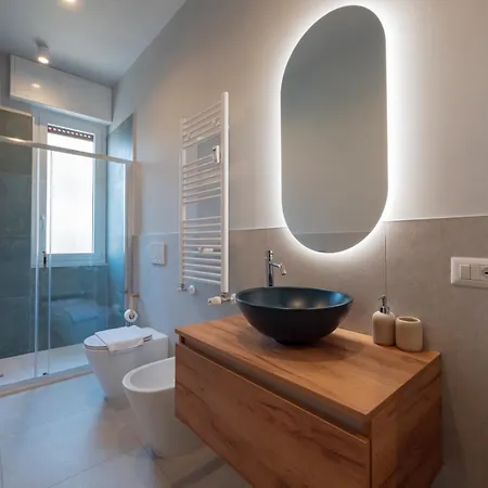 Close To The M3 Metro Apartment